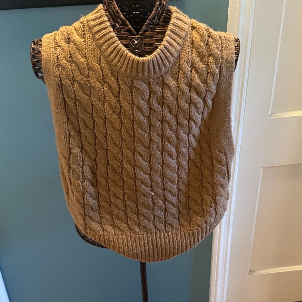 Women's V-Neck Cable Knit Sweater Vest - Tan